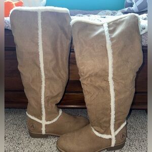 Airwalk NWT Sherpa lined boots